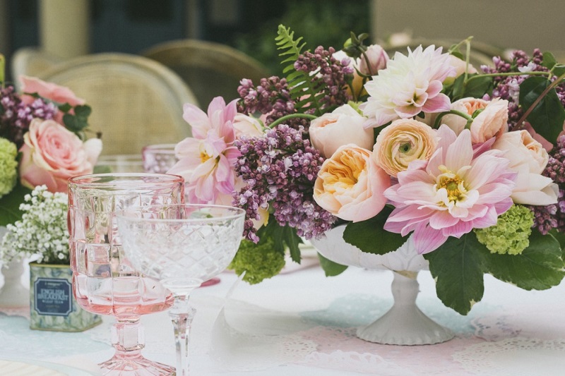 Floral wedding table centerpiece